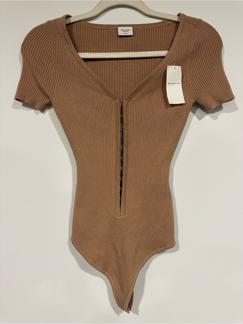 NWT Abercrombie & Fitch Ribbed Short Sleeve Hook And Eye Bodysuit Tan Small Soft